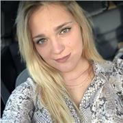 Soy una persona bastante extrovertida, empática y trabajadora